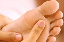 Ayakta Çıkan Mantar Belirtileri ve Tedavisi